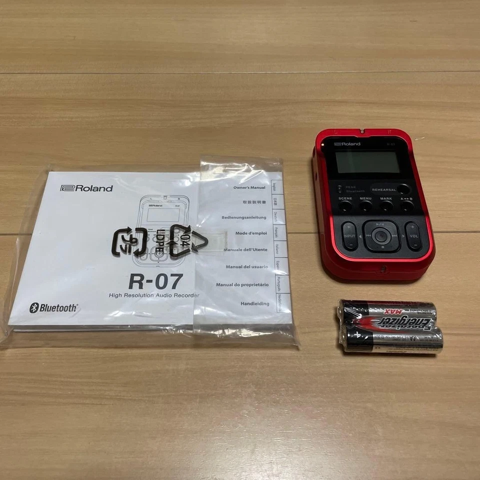 Roland R-07 Portable Stereo Audio Recorder High Resolution PCM Music - Image 2 of 4