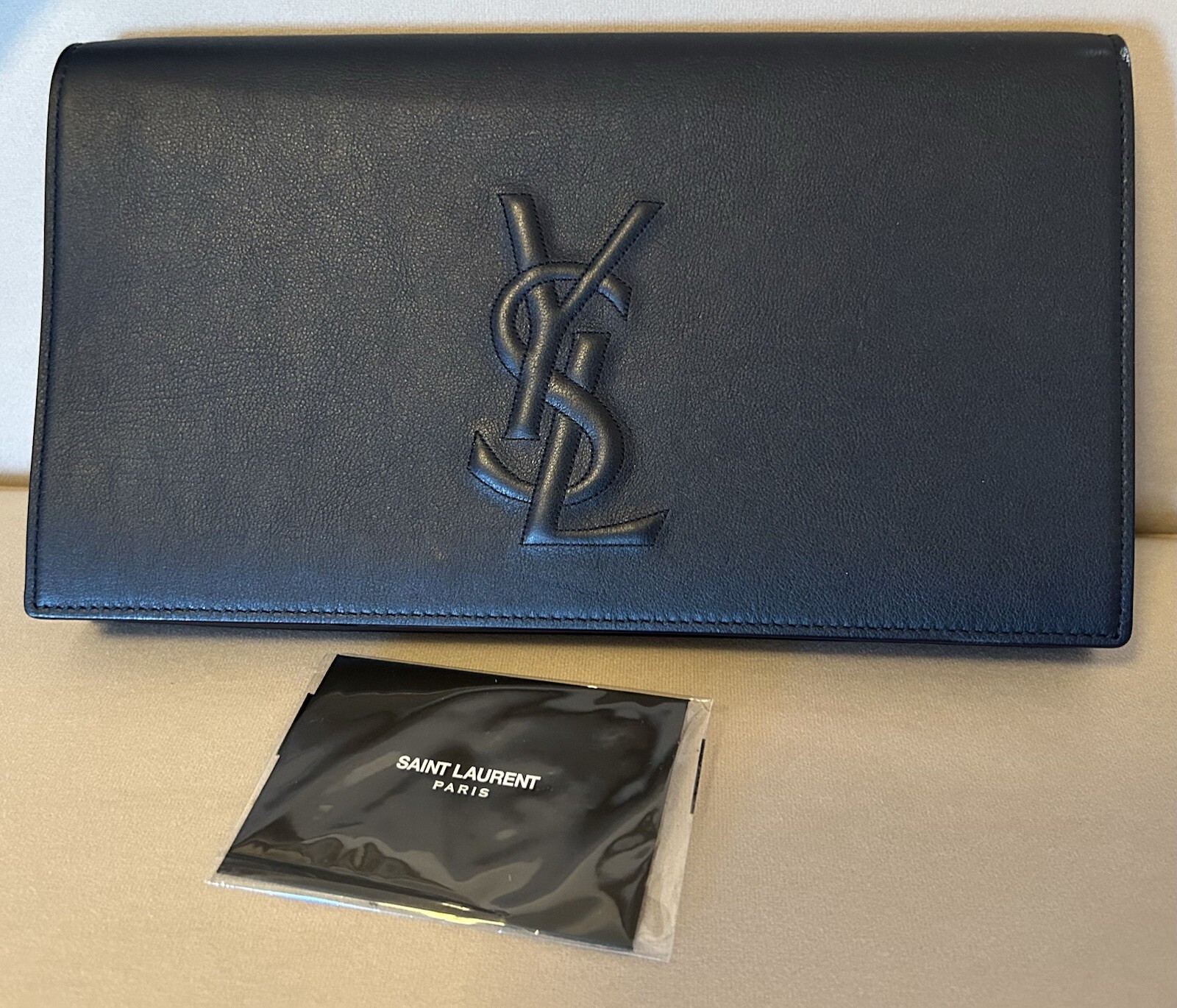 Pochette grande Saint Laurent YSL Belle de Jour in pelle nera usata