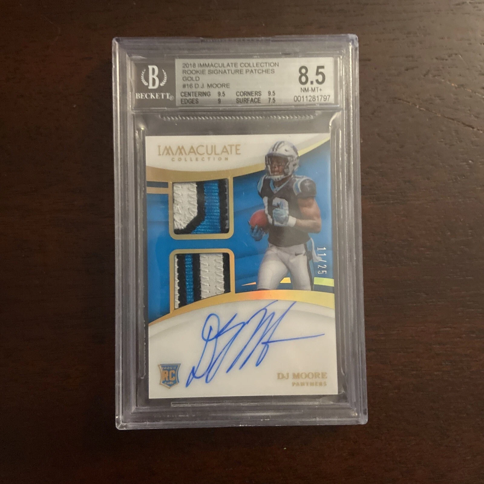 DJ Moore Panini Immaculate Collection Immaculate Signature Patches #ISDM Gold