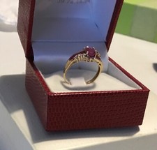 Anello in oro 10 Kt.