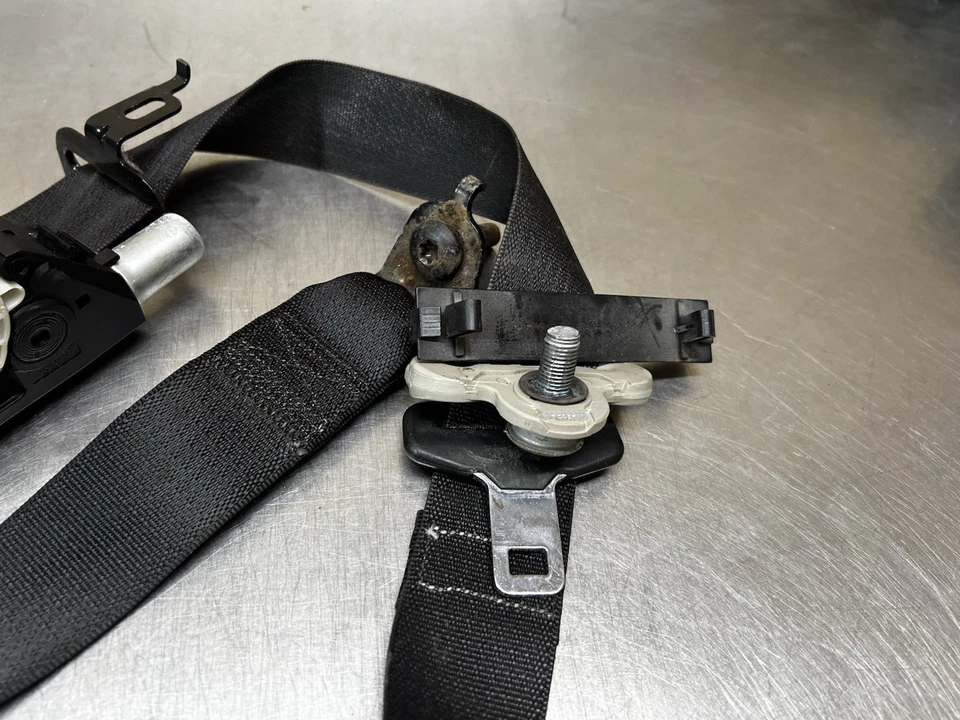 13-18 Dodge Ram 1500 2500 FL DRIVER Seat Belt OEM P5KP991X9AF Foto 2 de 4