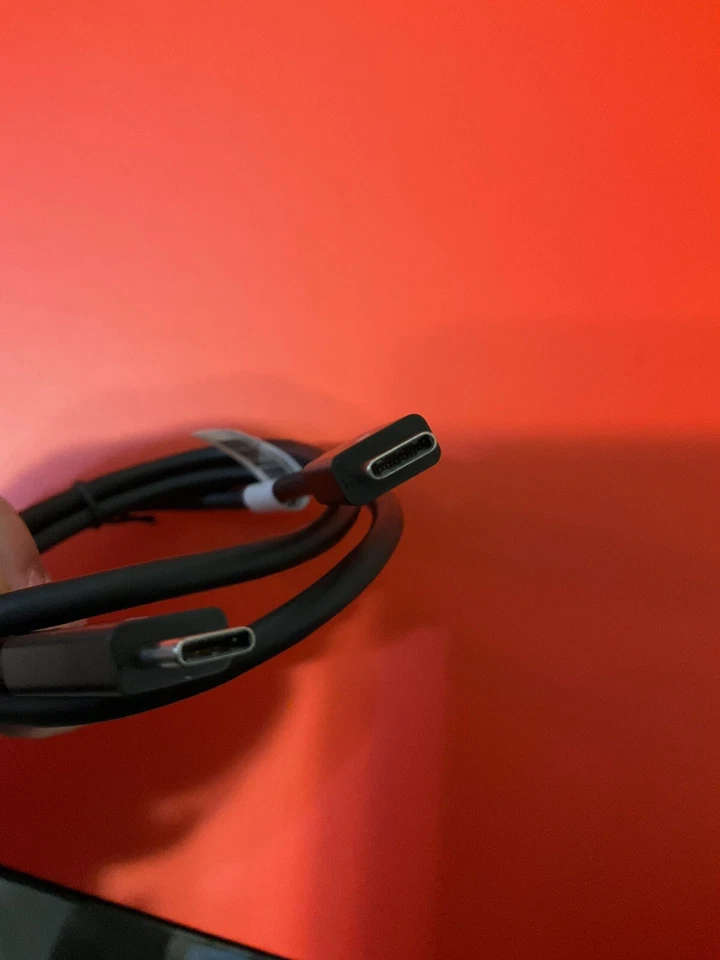 Genuine Lenovo Thunderbolt 4 cable for Thunderbolt Dock 0.7m - Image 3 of 4