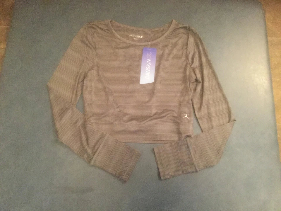 Top para mujer Danskin S gris a rayas manga larga ojo de cerradura $40 nuevo con etiquetas Foto 3 de 4