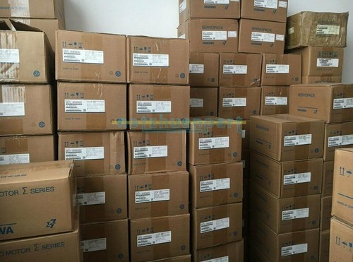 ONE Yaskawa SERVO MOTOR SGM7A-02AFA21