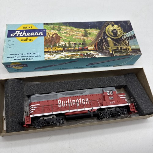 Athearn HO Powered Burlington GP35 CB&Q #997 Locomotive Engine Train