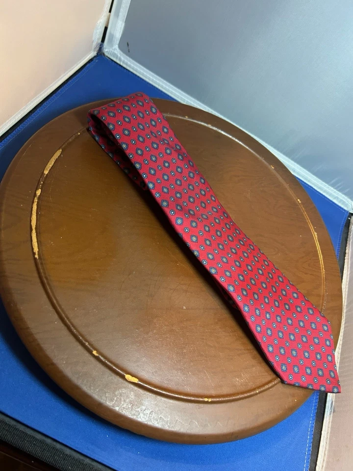 Corbata geométrica para hombre Kuppeheimer 100 % seda roja hecha en EE. UU. Foto 2 de 4