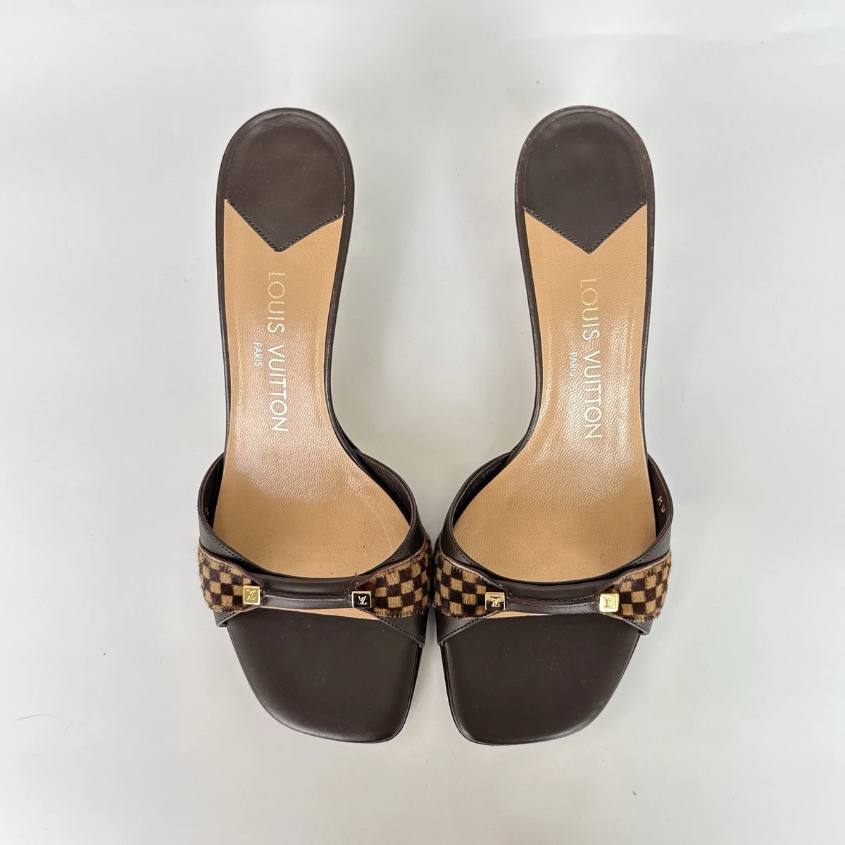 Preços baixos em Louis Vuitton Damier Sapatos de Salto Alto