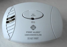 FIRST ALERT CARBON MONOXIDE ALARM WITH BATTERY BACKUP