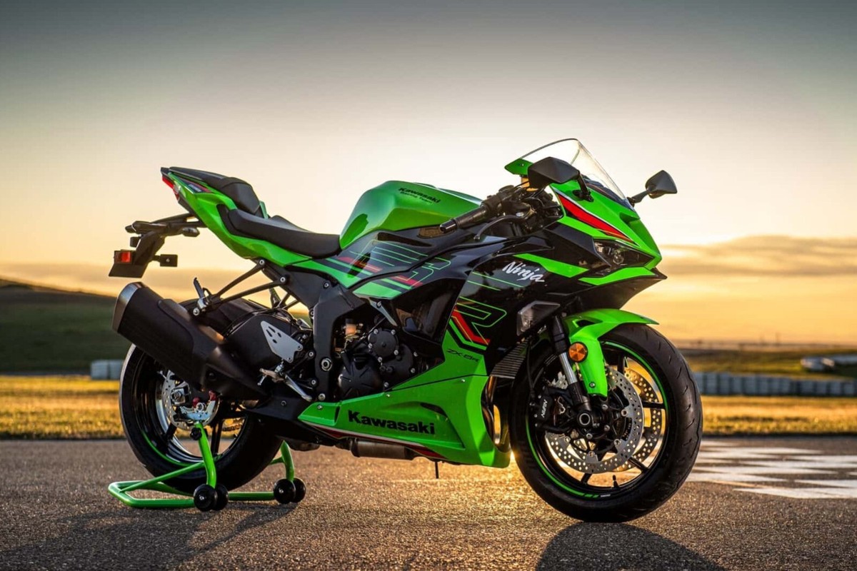 2024 Kawasaki Ninja ZX-6R Motorcycle at sunrise | 24x36 inch 2024 Kawasaki Ninja ZX-6R Motorcycle at sunrise | 24x36 inch