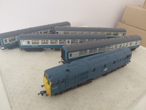 AIRFIX CLASS 31 BRITISH RAILWAYS LOKOMOTIVE BLAU 4 INTERCITY COACHES 0008 | Condition: Used