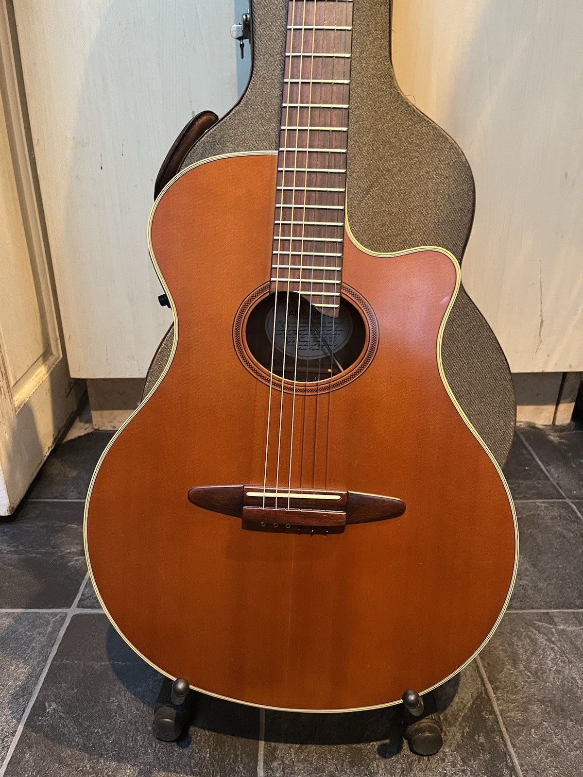Yamaha APX6NA  /  Fresh Set Up Plus Case. 90s / Vintage