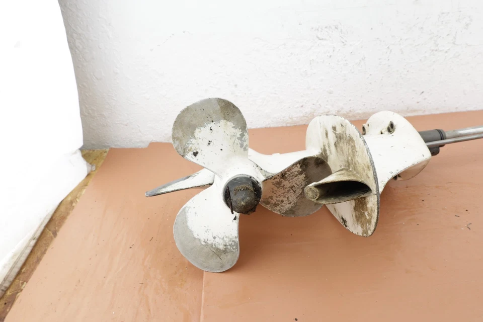 1960 Johnson QD-21 Outboard OEM Lower Unit - Image 3 of 4