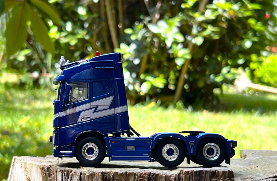 Volvo FH4 Globetrotter 6x2 doble dirección "V.O.F. Modelos de camiones Van der Wielen" WSI Foto 3 de 4