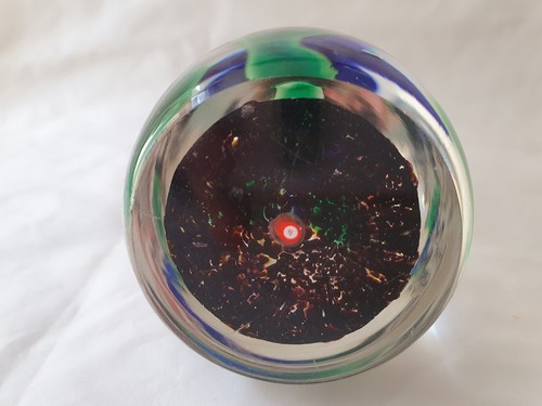 stunning floral glass paperweight with maker's mark to base - Picture 7 of 11