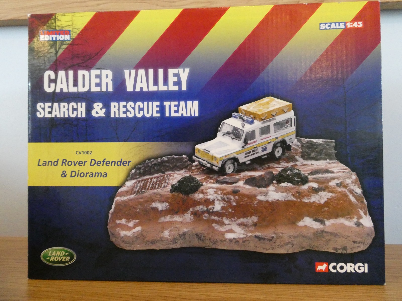 CORGI VANGUARDS CALDER VALLEY RESCUE LAND ROVER CAR DIORAMA MODEL CV1002 1:43