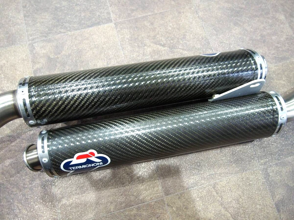 Juego de silenciador de escape deslizable de carbono TERMIGNONI - DUCATI Monster S4 Foto 4 de 4