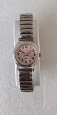 Ladies Silver Tone Quartz Watch With A Expandable Bracelet/pink Dial
