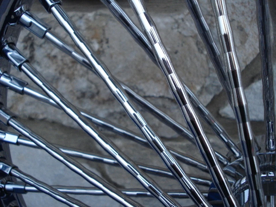 16X3.5" DNA MAMMOTH 52 DIAMOND SPOKE REAR WHEEL FOR HARLEY ROAD KING 2000-01 - Image 4 of 4