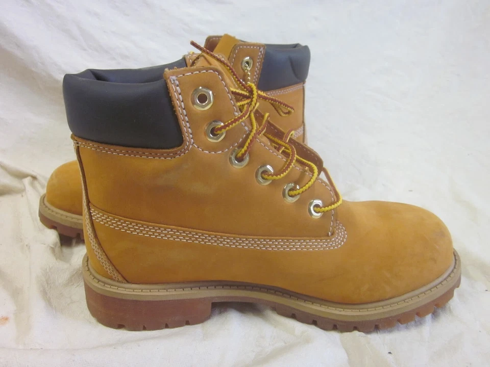 Botas impermeables premium Timberland para niños pequeños trigo talla 2 - poco uso Foto 3 de 4