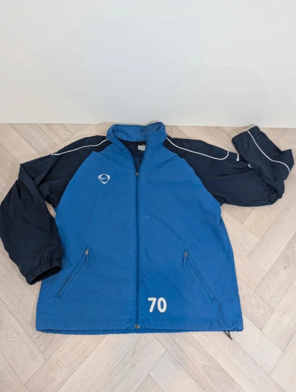 Nike Lightweight Windbreaker Jacket – Blue/Navy – Size L
Opens in a new window or tab