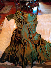 MONDRESSY Green Satin Off-Shoulder A-Line Princess Formal Dress Size 16