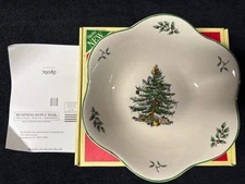 Spode Christmas Tree Daisy Bowl with Original Box - 9"