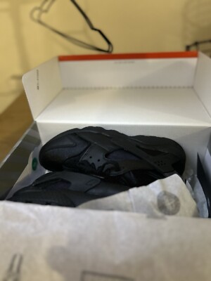 black huaraches size 4