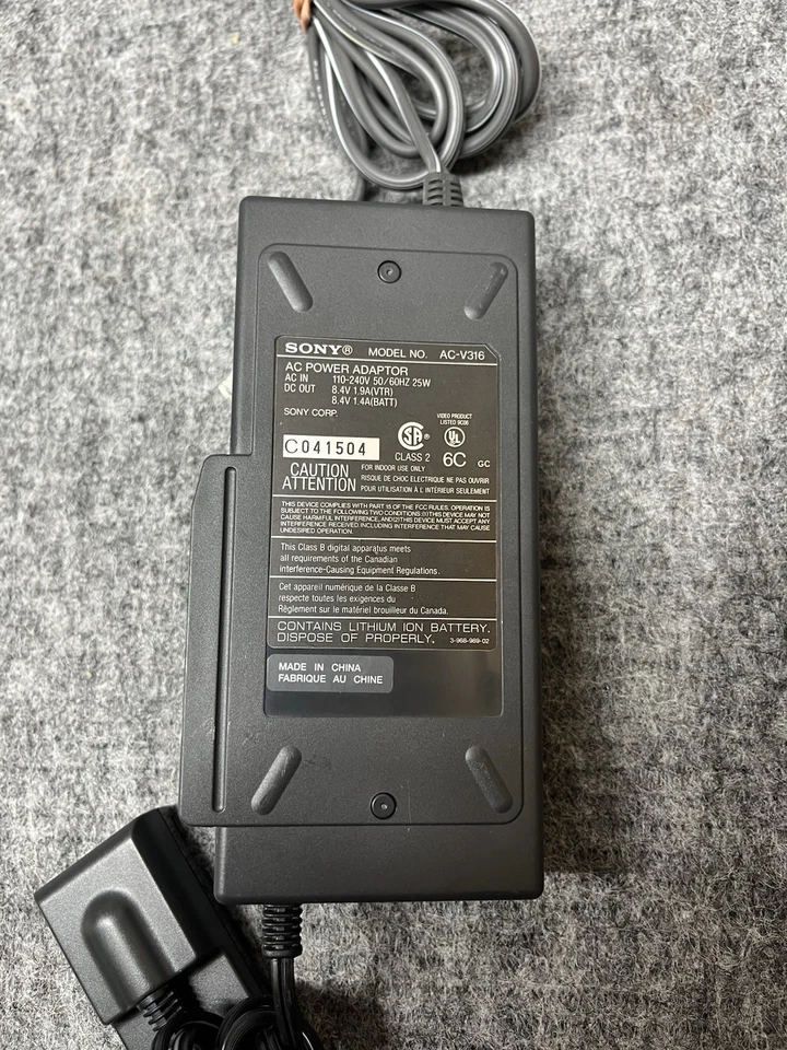 Adaptador de corriente alterna Sony modelo No. AC - V316A Foto 3 de 4