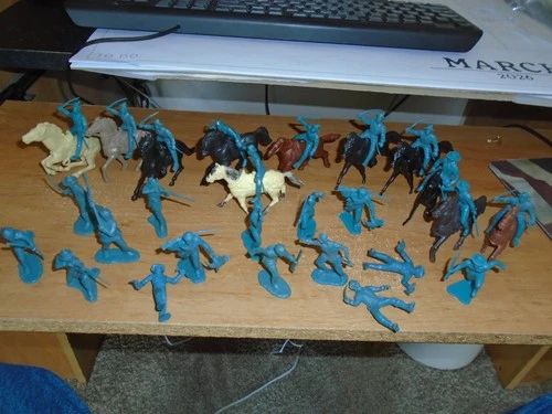26  1960'S OR 70'S MARX MOUNTED UNION ALAMO  HERTIAGE  PLAY SET FIGURES