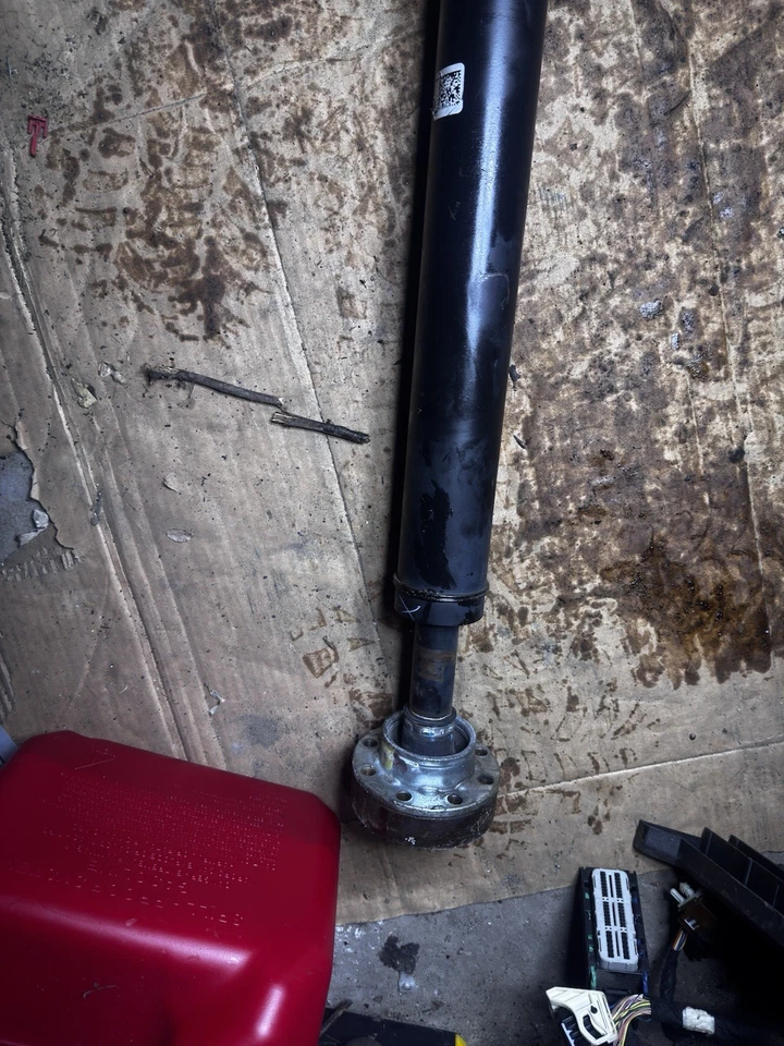 OEM 2015 To2023 Dodge Charger Scat Pack 392 6.4L Drive Shaft 68546850AA 18k Mi - Image 2 of 4