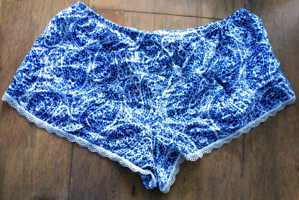 BRAGAS VICTORIA'S SECRET AZUL ESTAMPADO PAISLEY RESBALADIZAS SEDOSAS SUAVES TAP M NUEVAS SIN ETIQUETAS Foto 2 de 3