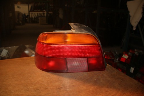 BMW 5ER (E39) 95-04 LIM. *RÜCKLICHT/HECKLEUCHTE* LINKS 04/2000 ROT/GELB AUSSEN