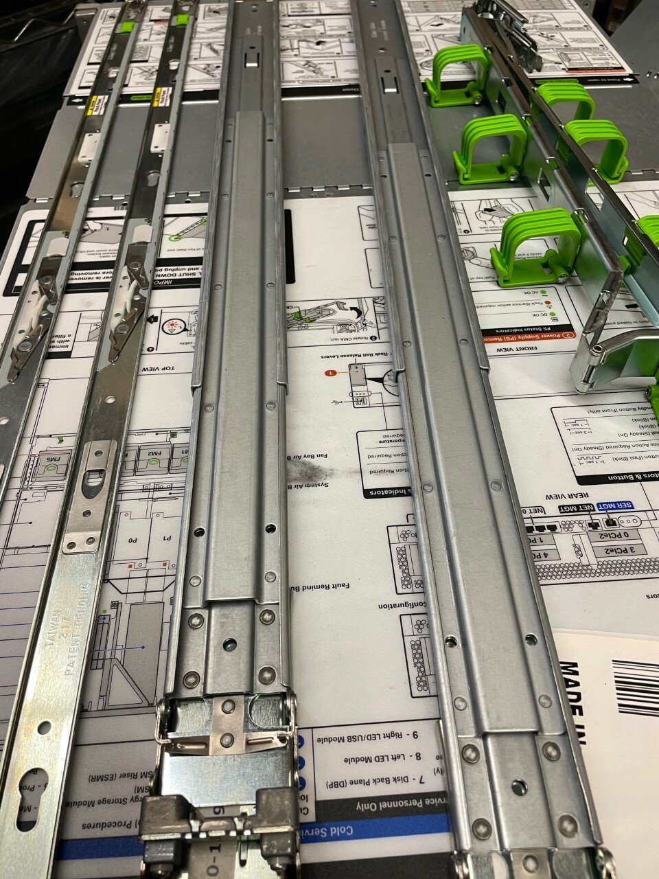 350-1719-01 Sun Oracle 1U/2U Rack Rackmount Rail Kit & cbl mng arm. X3-2 X3-2L X