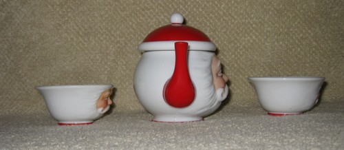 SANTA MINIATURE TEAPOT AND 2 CUPS, DEPT 56, READY TO HAVE A TEA PARTY! - Picture 7 of 18
