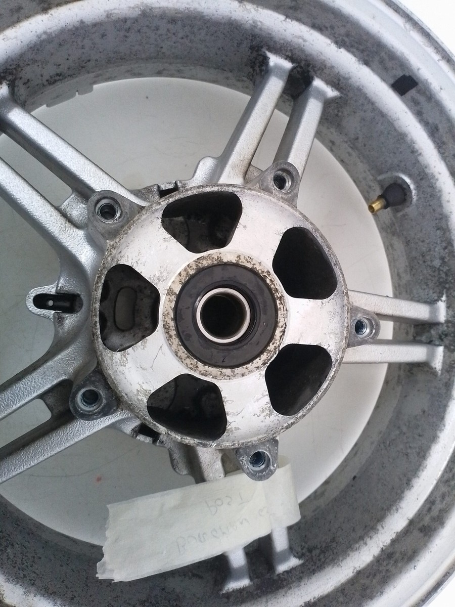 Suzuki Burgman 650 2002-2004 Rear Wheel 6411110G00YD8 | eBay