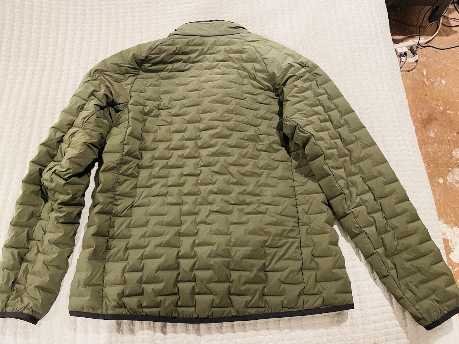 Mountain Hardware Stretch Down Green Jacket ￼ - image 2