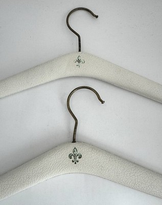 2 Kleiderbügel gepolstert Vintage Fleur de Lis Retro coat hanger Lily