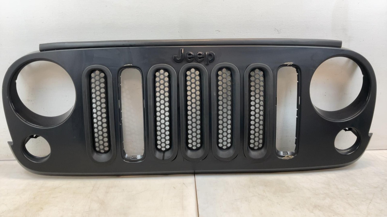 Used Front Grille fits: 2014 Jeep Wrangler w/grille inserts Front Grade A