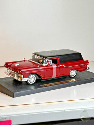 1:18 Scale Diecast Yat Ming 1957 Ford Courier Sedan Delivery with Box