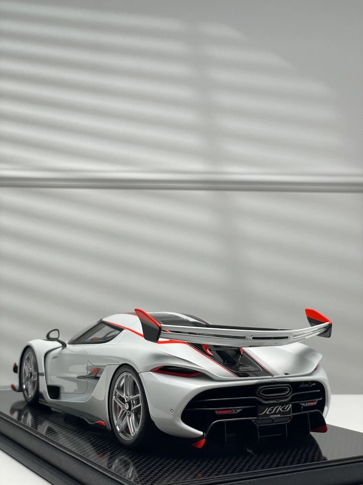 Koenigsegg Jesko (White) [FrontiArt] 1/18 scale - Image 3 of 4