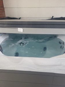 Twilight White Rectangle Hot Tub Heated LED Lighting Water Jets Digital Control