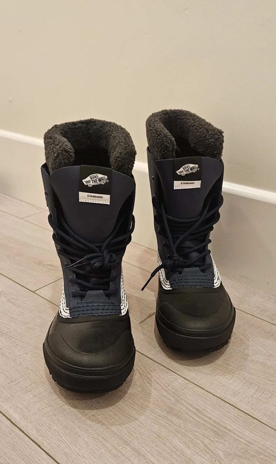 NEW VANS SIZE10 MTE STANDARD WATERPROOF ALL WEATHER BOOTS BLUE/BLACK LEATHER