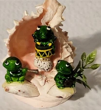 Vintage collectible 3 band Frogs playing Instruments On A Seashell