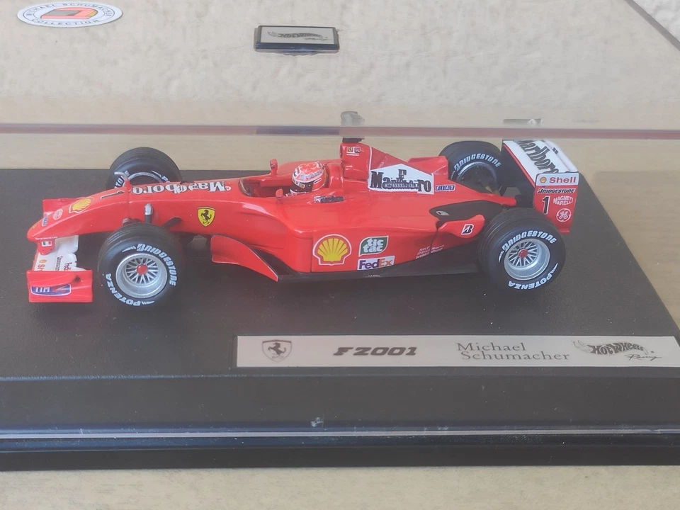 Ferrari F2001 Michael Schumacher 1/43 HotWheels Die Cast Modellino Formula 1 - Immagine 2 di 4