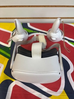 Oculus Quest 2 w/ 2 Controllers Tested/Working - Face Cushion Cracked