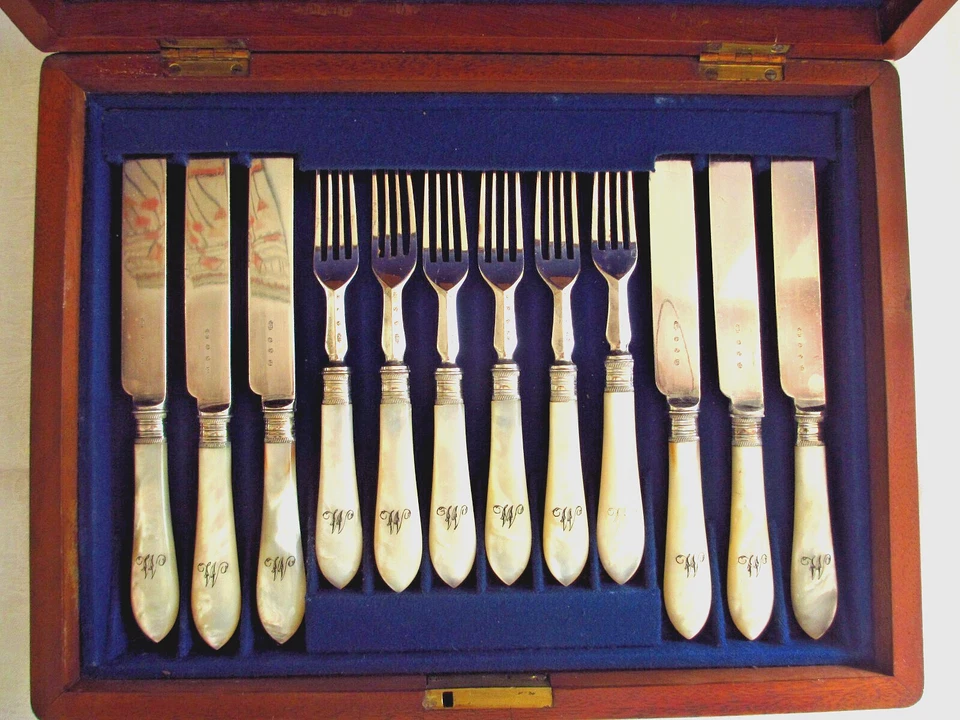 24teiliges Besteck antik England, versilbert /Perlmutter in Holzschatulle WM & S - Bild 2 von 4
