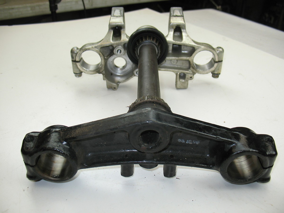 1984 KAWASAKI ZN700A LTD TRIPLE TREES + FORK CLAMPS + 1984 KAWASAKI ZN700A LTD TRIPLE TREES + FORK CLAMPS +