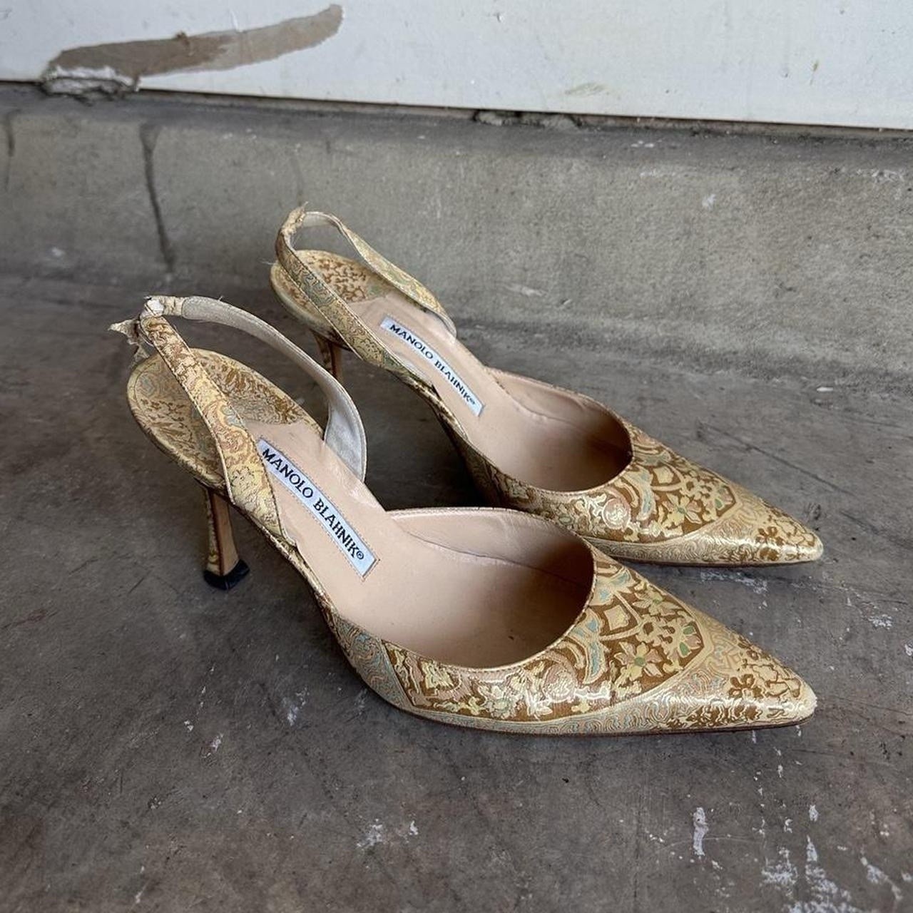 Manolo Blahnik Carolyne Slingback Heels Size 38