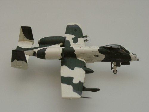 Herpa Wings Fairchild A-10A Thunderbolt II U.S. AF Snow Hog - 572347, 1:200 - Picture 4 of 7