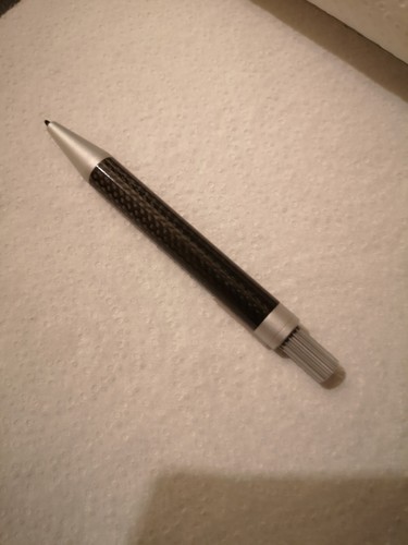 Porsche Kugelschreiber Twist Action Pen in Schwarz Graphit Carbon, funktionstüchtig & schriftbar.